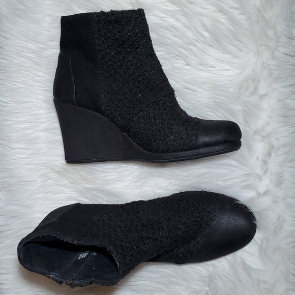 Toms Shoes - Toms black wedge heel booties